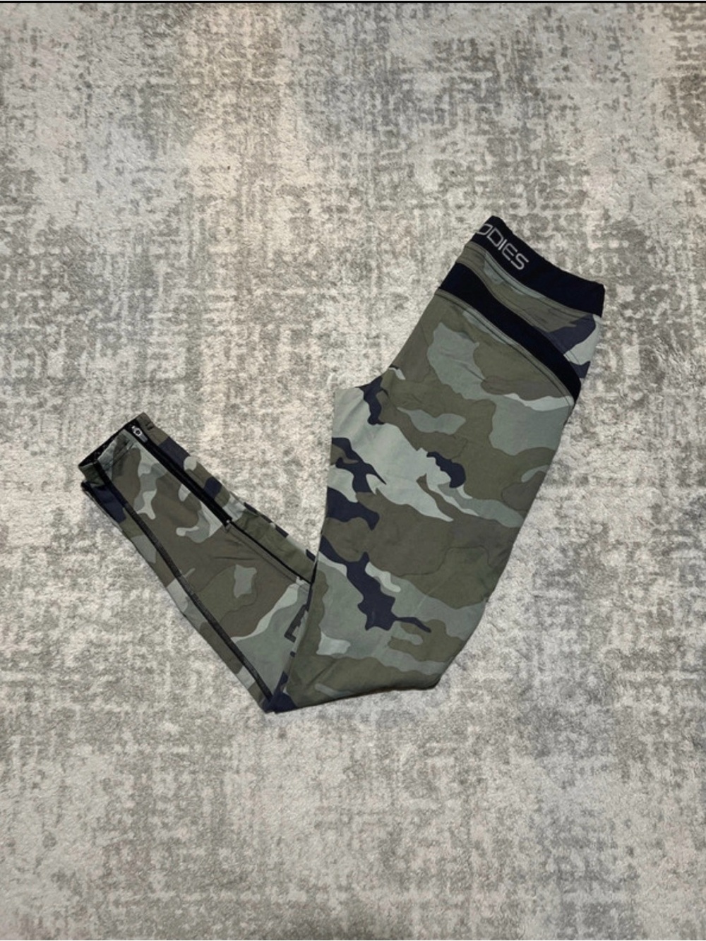 Better bodies camo low rise leggings. Size small
